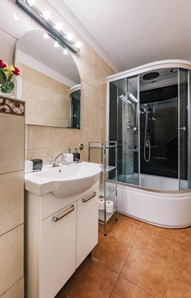 Rembrandt Aparthotel Краков Экстерьер фото
